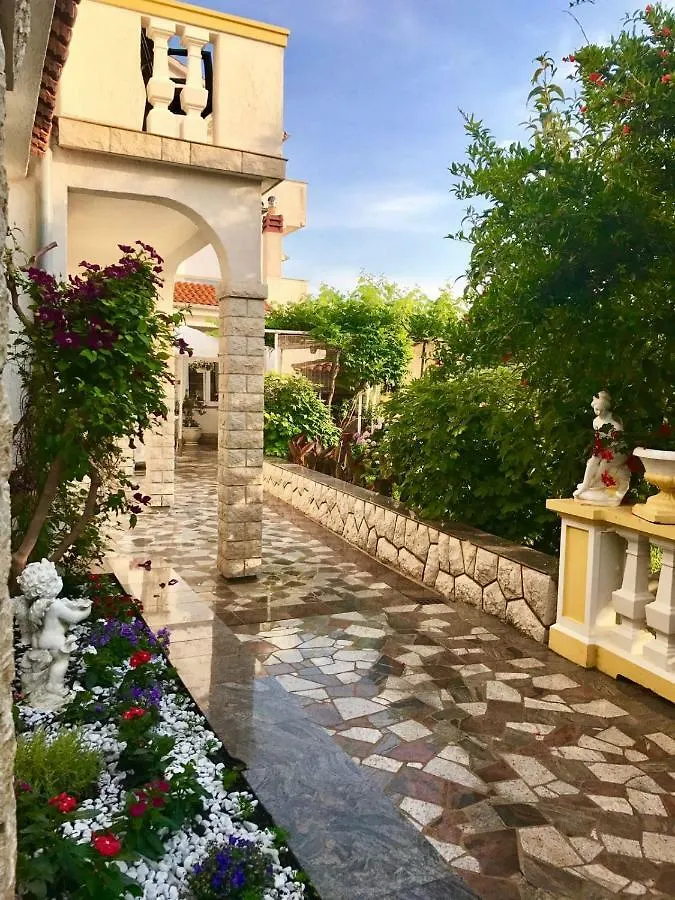 קמפור Apartmani Rab