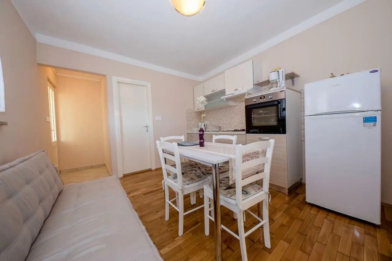 Apartment Apartmani Rab Kampor
