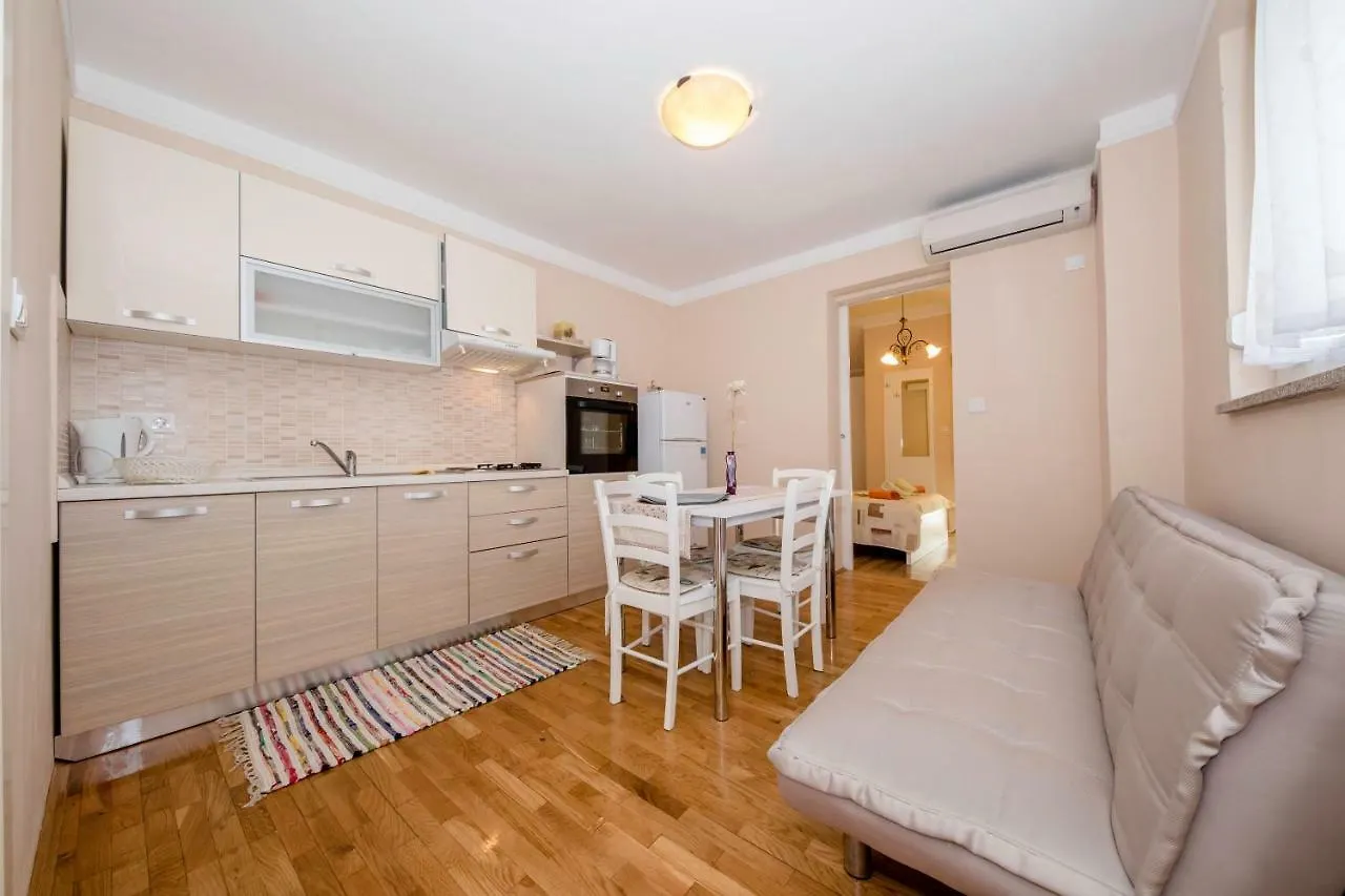 קמפור Apartmani Rab קרואטיה