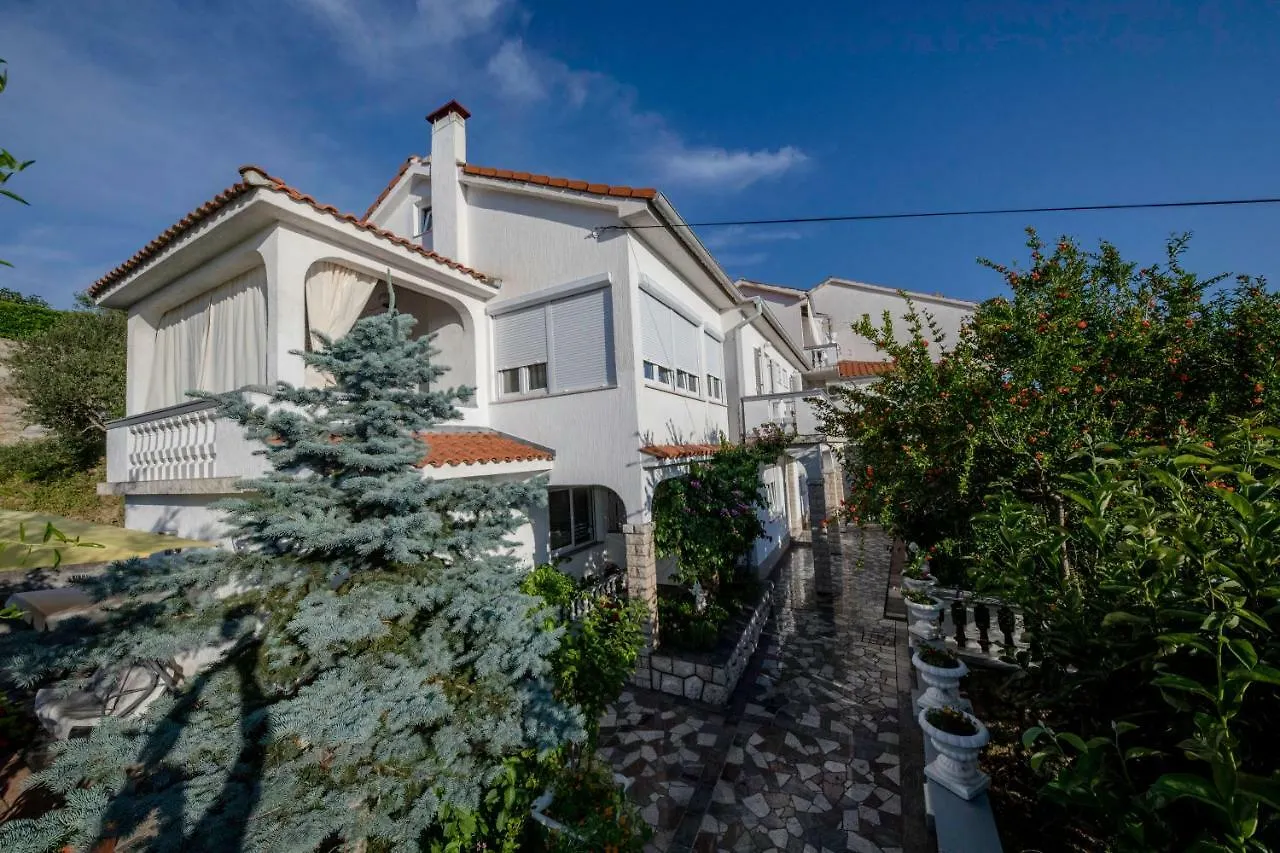 קמפור Apartmani Rab