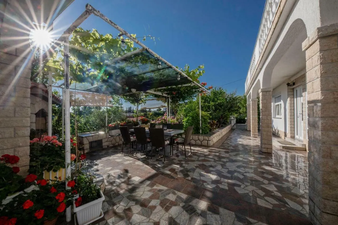 קמפור Apartmani Rab דירה