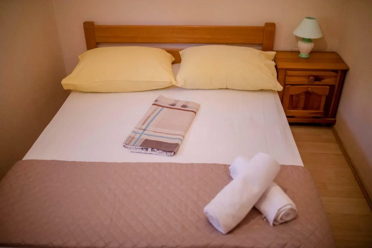 קמפור Apartmani Rab דירה