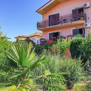 Apartman Marinici - With Private Parking, Rijeka